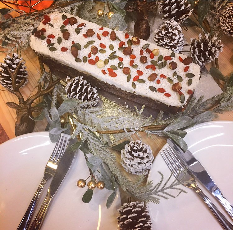 nakeddeli's tweet photo. 🌲Our luxury Christmas fruit cake now available for pre orders on line https://t.co/EZ1b4aNhPz approx 12 servings. DF GF | Paleo | Clean | Vegan Collections up until Christmas £25🌲#festive #christmas #christmascake #clean #paleo #vegan #christmasday #cleancake #cleantreats https://t.co/lzqa3Dh8nj