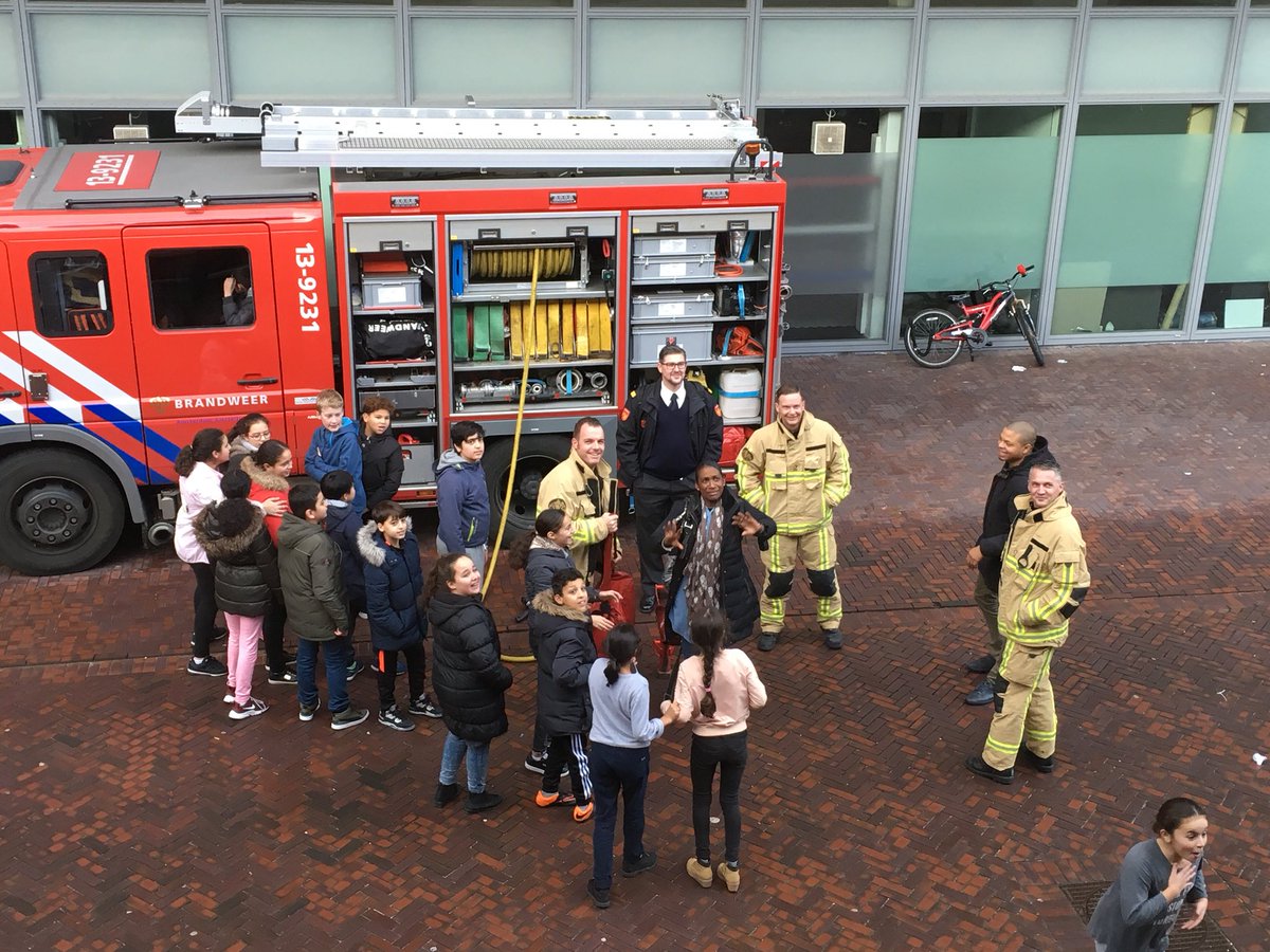 obsdekraal's tweet photo. De groepen 8 kregen vandaag een les over brandveiligheid! https://t.co/oYuXSpEOcD