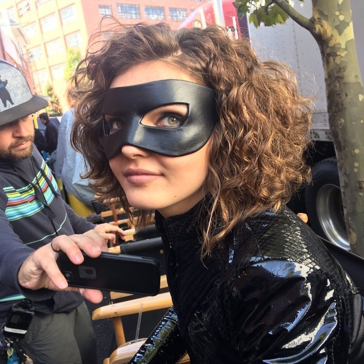 GothamBatAndCat's tweet photo. "That time I did some makeup for our beautiful cat girl #CamrenBicondova #onset #bts #makeup #makeupartist #gotham 😻💄💋🎥" - Sarah Fab https://t.co/VTQVRfxTcs https://t.co/8eWW9V2qKu