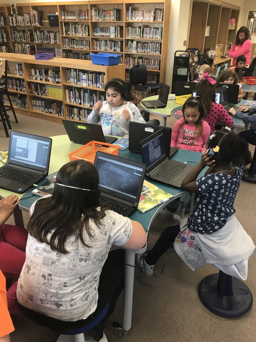 MoteElementary's tweet photo. Students engaged in independent reading time on MyOn in Ms.Evans class. #Motefocus @motetechtalk https://t.co/xnrMvXGqHA