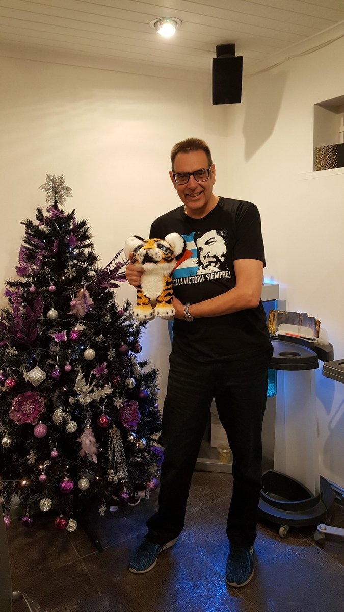 FairPhones's tweet photo. Wrapping up tonight from #choosechorley event with Totally Locally. Merry Christmas and a Happy &amp; Prosperous 2018 https://t.co/08YFns4fAl
