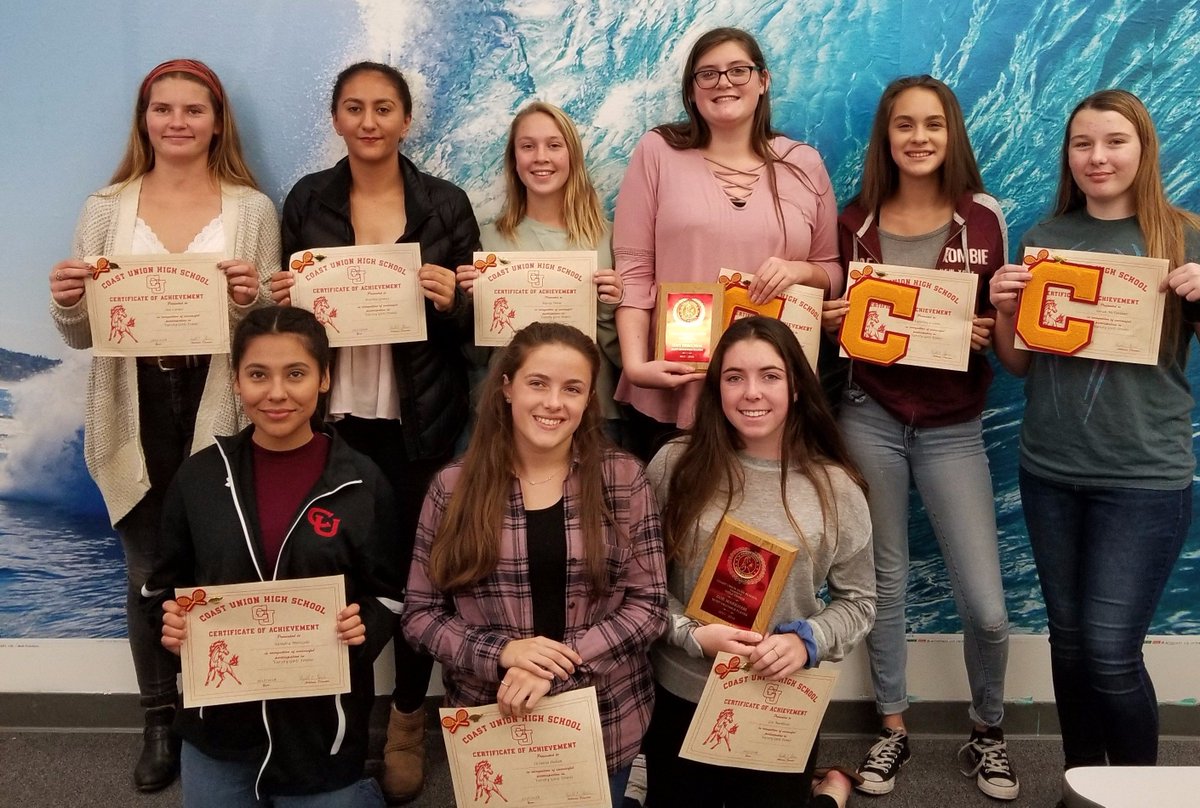 CUHoofBeats's tweet photo. CUHS Tennis team not only went to CIF but 100% of the team received the Gold Lantern for Scholastic Achievement!! Go Smart Broncos! #Coastunion #Cambria #smartathletes https://t.co/vY6YFyW07R