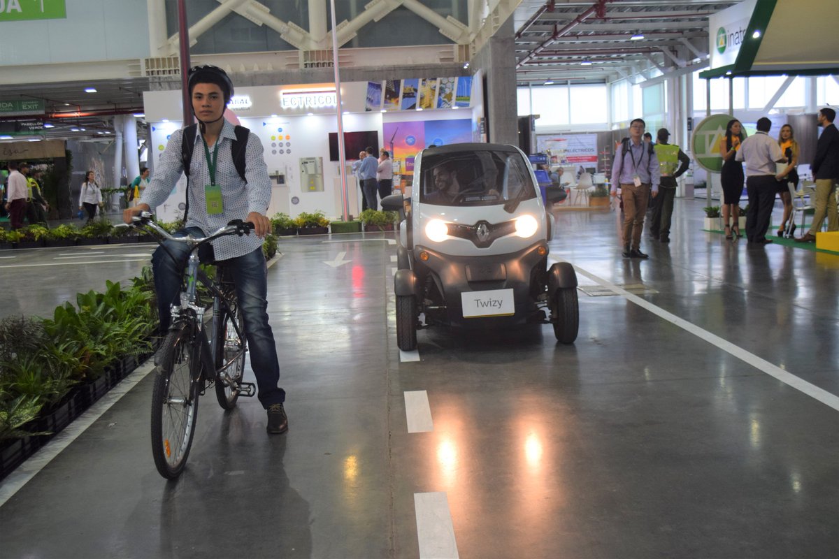buriticacesar's tweet photo. Una experiencia de ciudad inteligente en #Medellín. @FISE_Colombia, con mucha ciencia y energía. @CIDET @EPMestamosahi @upbcolombia @XM_empresa_ISA #Smartcity https://t.co/yJM0g9VCEY