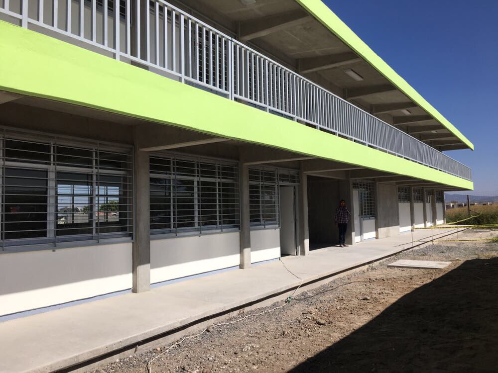 RomeroMenaFco's tweet photo. El día de hoy, y gracias al trabajo en equipo con el Srio. @PacoAyon y Gob @AristotelesSD, se inauguró el primer módulo de nuestro nuevo plantel de Ixtlahuacán de los Membrillos. Ya en 2018, nuestros alumnos, docentes y administrativos contarán con un mejor espacio. ¡Enhorabuena! https://t.co/pObiQ64rRQ
