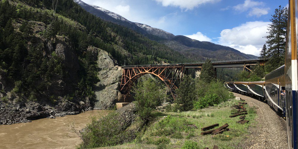 DoetsExperience's tweet photo. Tip van Patricia: maak jouw Canadareis compleet met een luxe 2 daagse treinreis van de Rocky Mountaineer. https://t.co/RXtDDaoE5o #RockyMountaineer #treinreis #Canada https://t.co/nyya7rC5oh