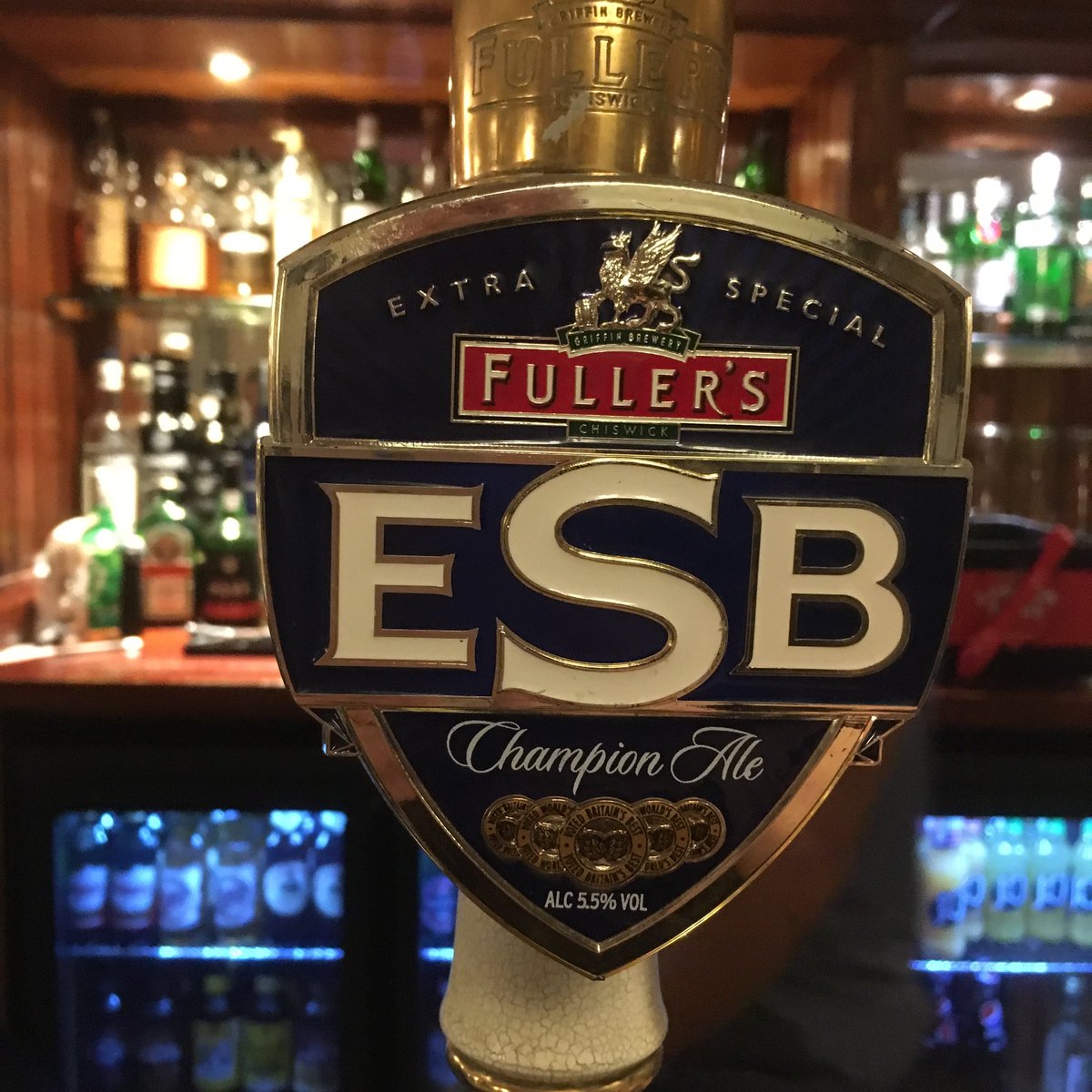 ButchersArmsOX3's tweet photo. ESB! Selling like hot cakes! @Fullers #realale #warmpub #winterwarmers https://t.co/r4N6eUxARW