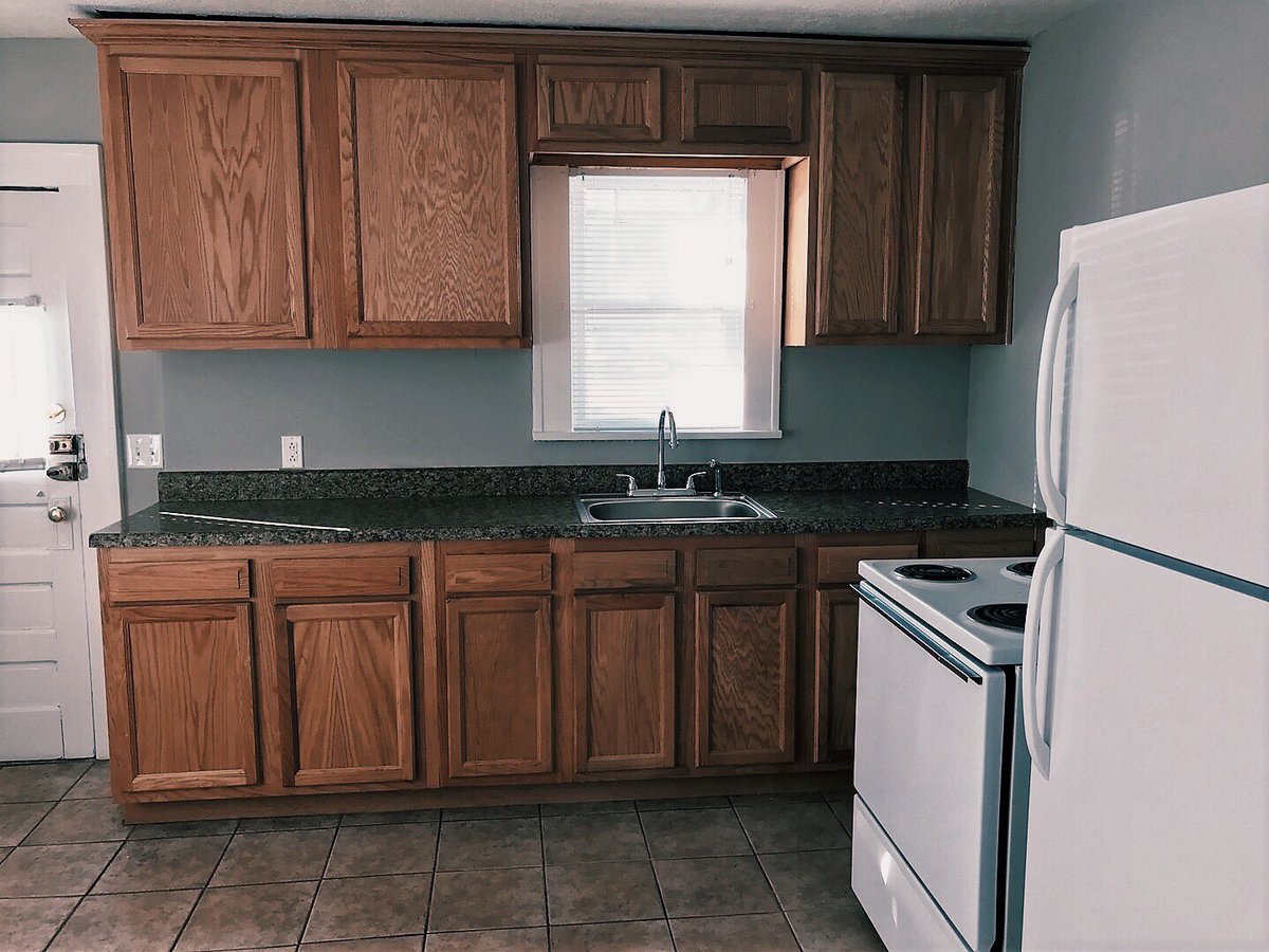 We want you to be our neighbors! 🏘 Check out this awesome 2 bedroom located right behind Boomer Town ➡️ 835 S McCann