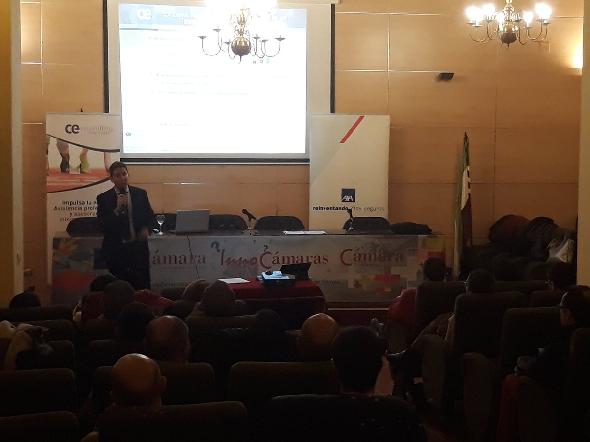 beatriz_anton's tweet photo. Álvaro Domínguez director de @ceempresarial en #Cáceres nos aclara reducciones fiscales para el autónomo #cevolucion https://t.co/xIANahHdnu