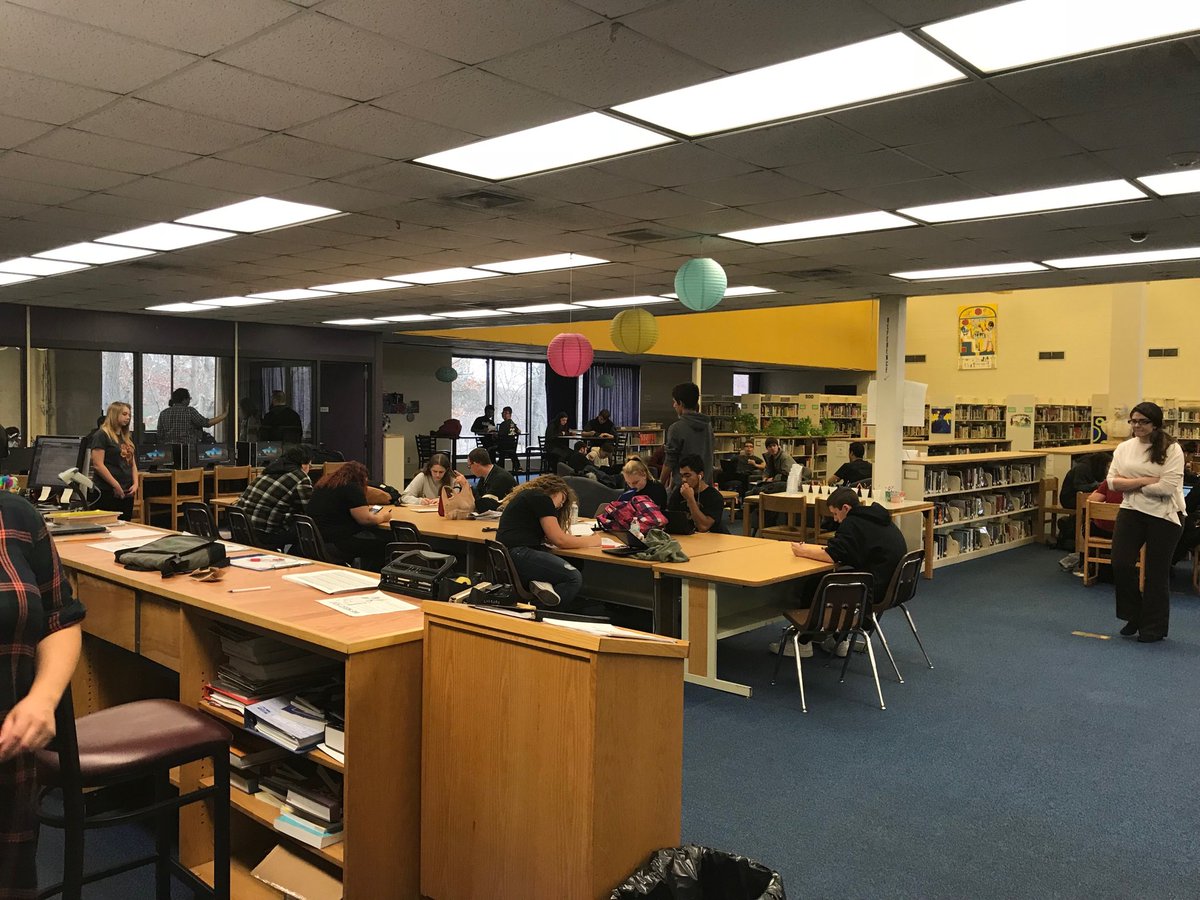 jatada's tweet photo. Way to go BHS!  60 students utilizing YOUniversity’s after school academic support and pleasant atmosphere! https://t.co/OIRUo8WbK0