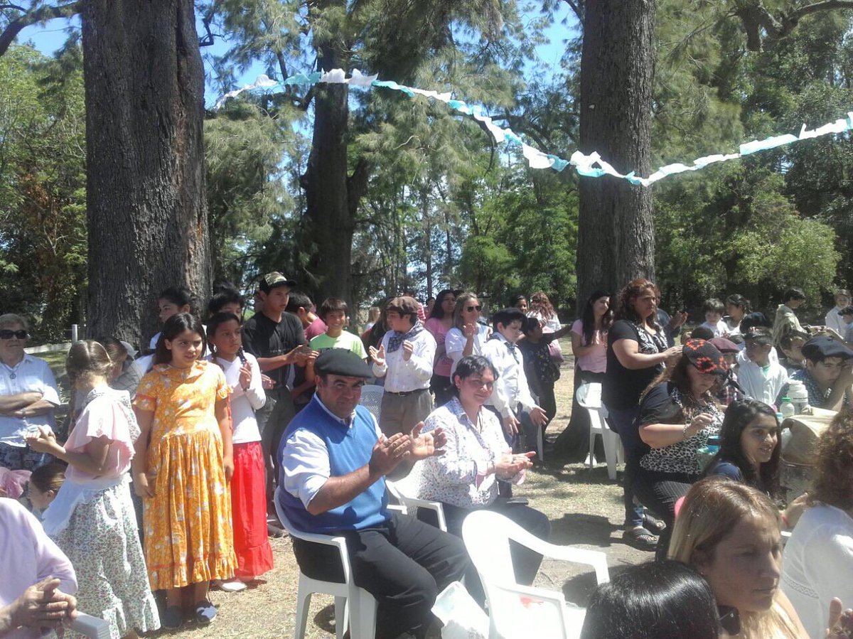 PrimariaBA's tweet photo. En General Belgrano, participamos del cierre del Proyecto de escuelas Rurales, conmemorando el Día de la Tradición, reivindicando lo Nacional, fortaleciendo el sentido de pertenecía en la comunidad y resignificando su identidad socialmente. https://t.co/DMkFFyAw2h