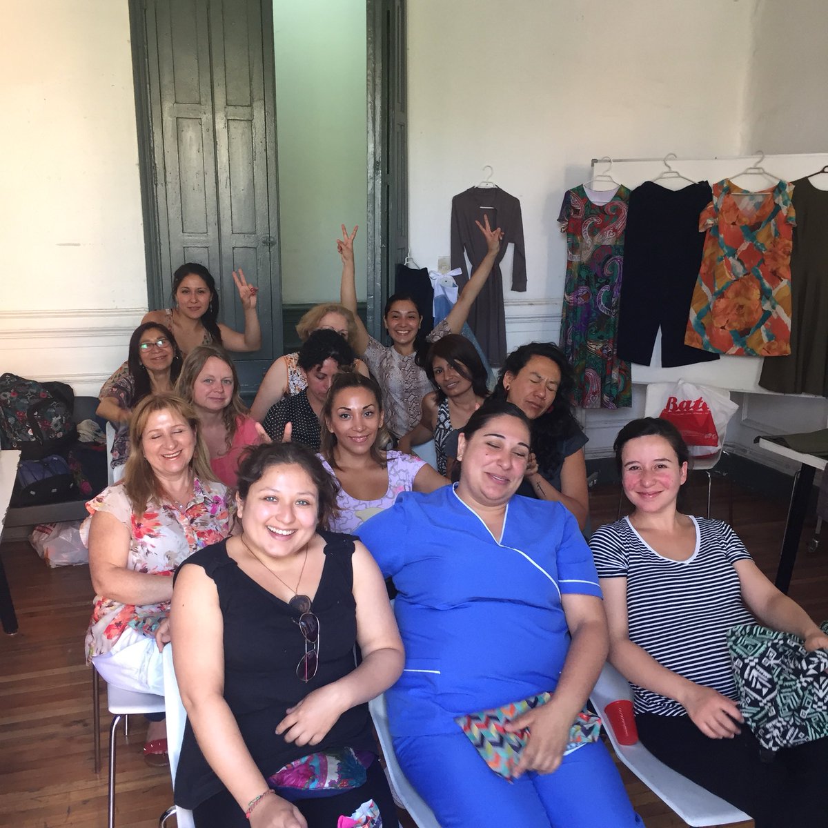 stgomujer's tweet photo. En el cierre de “Diseño textil básico”. De la Escuela de Emprendedoras. Felicitaciones a todas las participantes aprobadas. https://t.co/IomVA754mX