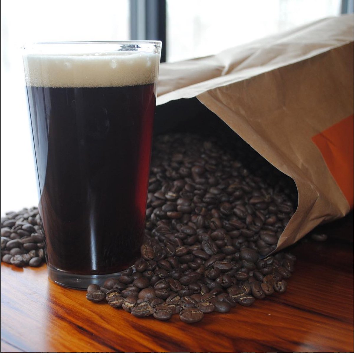 TrueBrewMag's tweet photo. My new fav tweet:
A Scotch Ale brewed with roasted coffee beans, #LocalGrind brings together two American staples, craft beer and Cafe Kubal locally roasted coffee.#LocalGrind is now on tap at the #SyracuseBrewpub and the Empire Farm Brewery! https://t.co/67u5N012xE
β Empire β¦