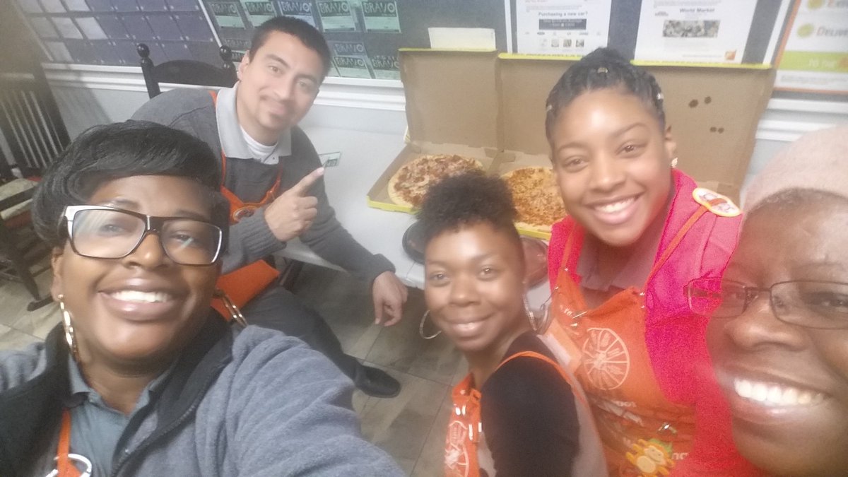 JenniferRochel2's tweet photo. Great job to the Operational departments last week.We are celebrating with Pizza and Wings.. https://t.co/jSycdozdfa