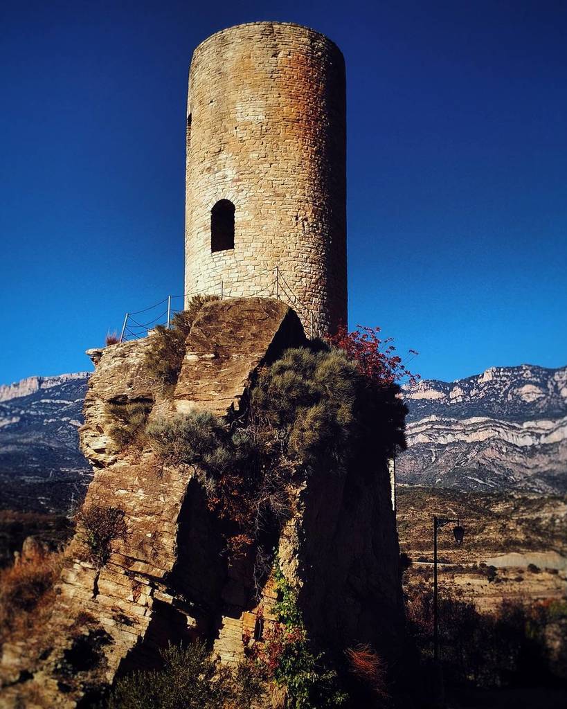 instantestiempo's tweet photo. Hi ha llocs que és difícil passar de llarg📍
.
#baroniadesantoïsme #lanoguera #lanogueramola #lleida #lleidatanament #lleidatestimo #igerslleida #aralleida #visitlleida #cerclelectura #catalunya #catalunyaexperience #catalunyagrafias #visitcatalunya #… https://t.co/zie7AfcAfj https://t.co/xjnvs4MUTs