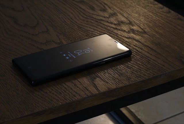 Fredzone's tweet photo. Samsung travaille toujours sur un lecteur d’empreintes intégré à l’écran https://t.co/E2MlvjGjnh https://t.co/18zOTBLAyM
