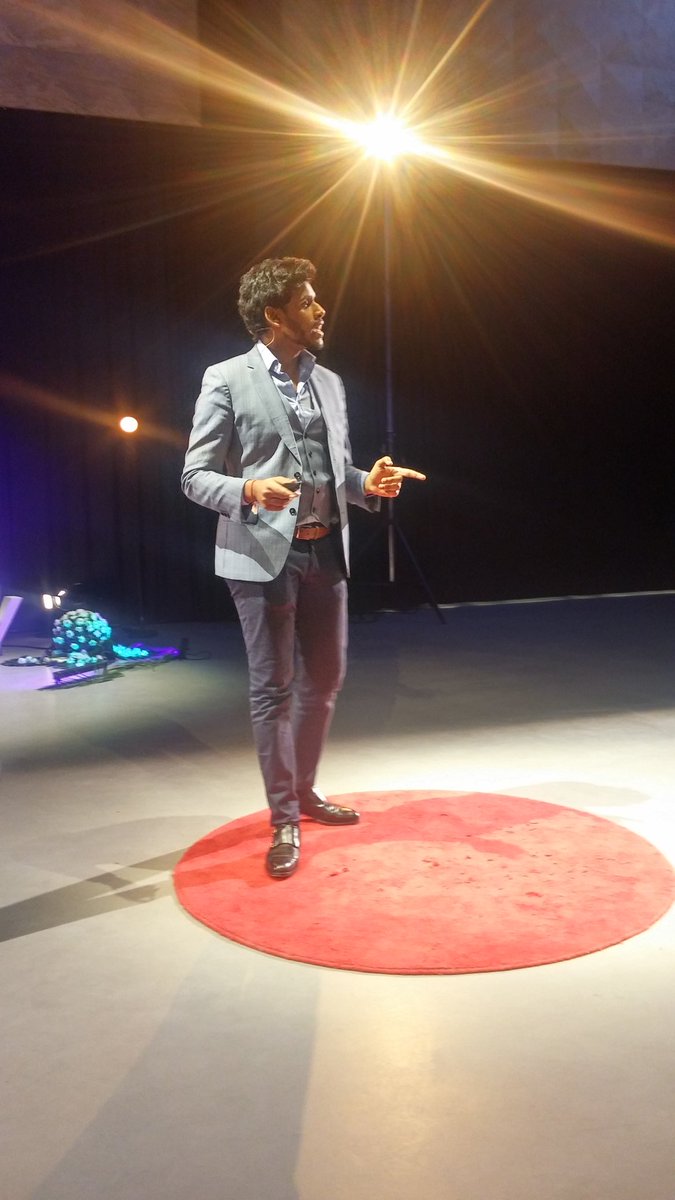 phbaud's tweet photo. .@SidarthRadjou preventing medical errors with #3Dprinting organs and human tissue #surgery #TEDXSaclay @centralesupelec @BIOMODEX https://t.co/OFkMXx9D6v