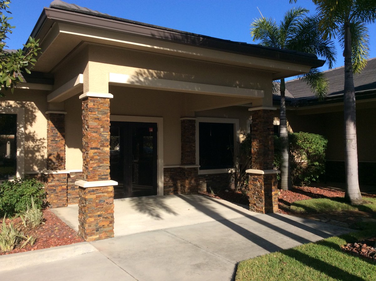 CrandallCommGrp's tweet photo. #ForLease in #FortMyers #Florida: 2,800 SF #GreyShell space next to established #Dental practice! Call 239-221-8481 for more information. https://t.co/css0v3VFk5