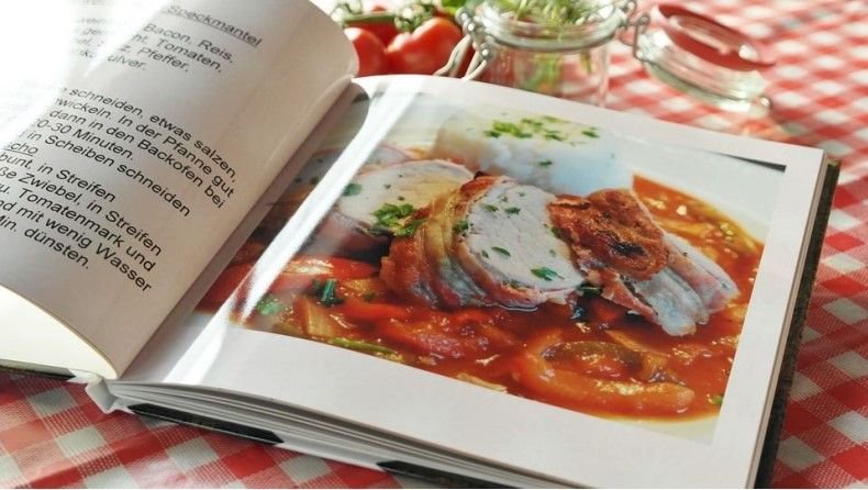 hanging_social's tweet photo. Why not try something new? Did you know that your local library has cookbooks? You can go there and pick a recipe for something exotic, simple or healthy. Try it out for dates, hangouts, family night or dinner for one made fun. #Foodmadesimple #Hangoutsocial #Triedsomethingnew https://t.co/HWrDkCNNmf