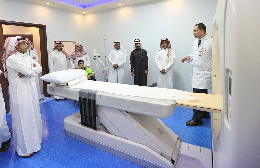 ٢- بعد ذلك قاموا بجولة سريعة لتعرف على أقسام المستشفى و معرفة الخدمات المتوفرة لخدمة #ذوي_الإحتياجات_الخاصة.
.
.
#نجران_الان #اليوم_العالمي_لذوي_الإعاقة #نجران #مستشفى_القاضي   #قوتنا_في_قدرتنا_١