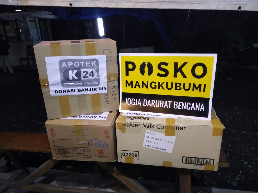 JogjaSehati's tweet photo. Dapur Umum dan Pembagian Bahan Makanan serta Pakaian di Posko Mangkubumi
#JogjaDaruratBencana https://t.co/ywHsamamWA