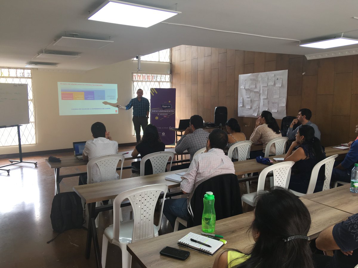 SuricataLab's tweet photo. Hoy el experto Juan Felipe Rodriguez en Taller #ExperienciaConsumidor con #emprendedores digitales Iteración XI Descubrimiento de Negocios TIC @AppsCo y #SuricataDigital https://t.co/yuHwzKyepX