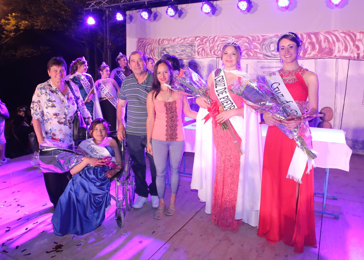 MaipuMunicipio's tweet image. #VendimiasDistritales #CruzDePiedra Marcela Corzo porta el cetro de Cruz de Piedra, la joven, de 19 años, será quien lleve  la corona distrital de la Vendimia 2018, tras su elección
Mirá las fotos ➡️ goo.gl/aETRxY