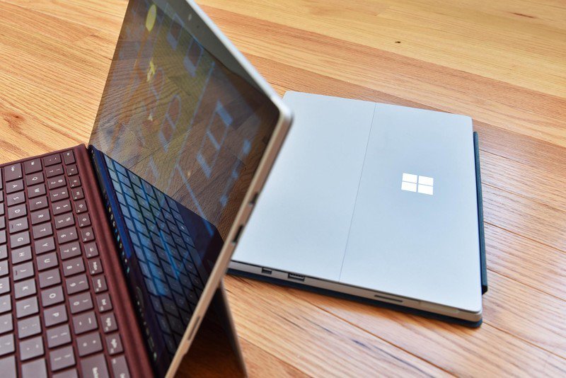 WC_Headlines's tweet photo. Chime in: Should Microsoft launch an ARM-powered Surface in 2018? https://t.co/z06Yj4lszm https://t.co/oGA5GrP666