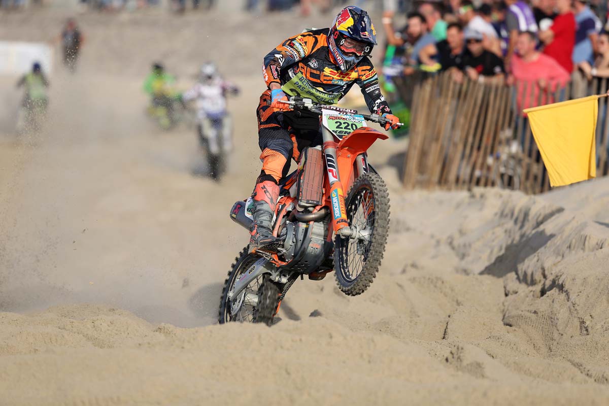 <a href="/NathanWatson99/">Nathan Watson</a> seemed unstoppable in the first two rounds of the <a href="/cfs_ffm/">Chpt France Sables</a>. Can he do it again this weekend at round 3?
#NOSHORTCUTS #SCOTTmoto #SCOTTgoggles #DefendYourVision