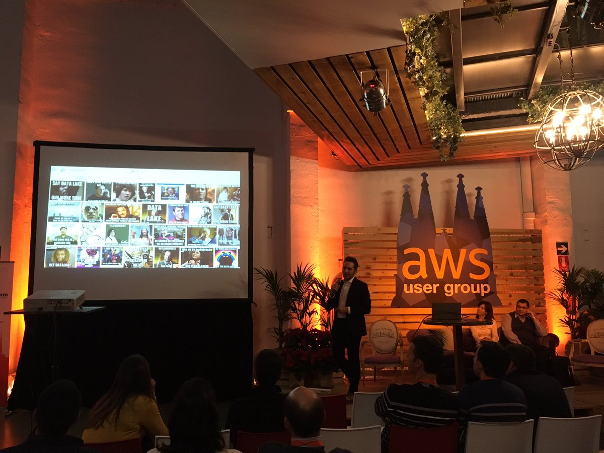 AWSMeetUpBCN's tweet photo. @donkelito de @sdggroup nos habla con mucho humor sobre su herramienta Meme index,
#AWSMeetUpBCN https://t.co/4HSutSfWut