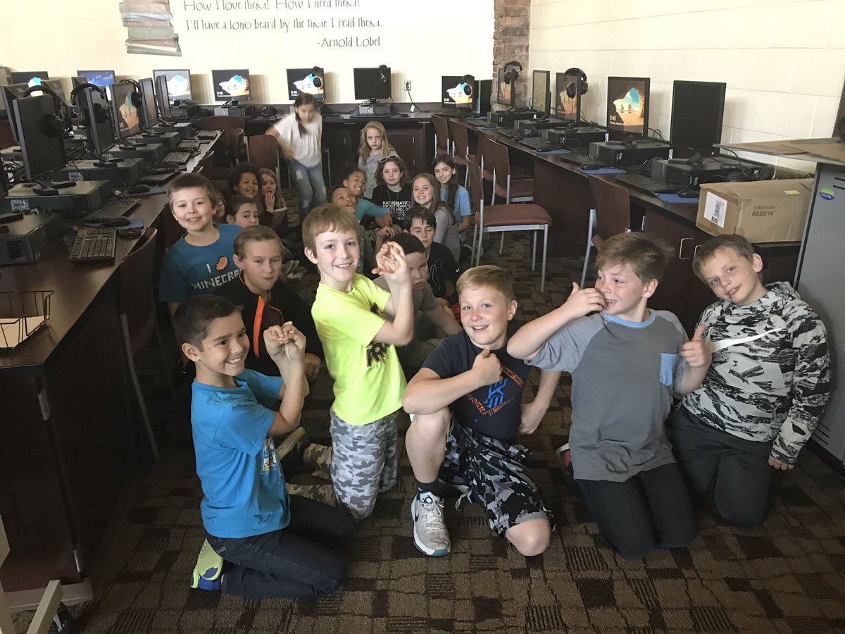 ie_buchlib's tweet photo. Working that Green Screen today!  4th and 6th grade students- POV piece and PSA for digital citizenship! https://t.co/BTznWagOYS