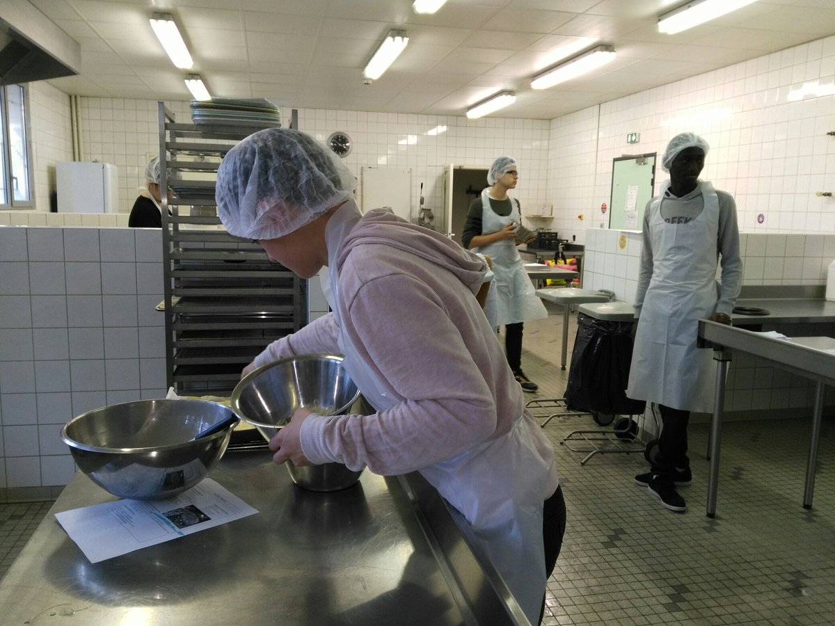 LannesMarechal's tweet photo. Après les succulents brownies, les étonnants muffins , la classe de #3PEP propose sa quiche lorraine dans le cadre de leur projet " le palace des gourmands". Bravo à eux! https://t.co/UtQLMPkujb