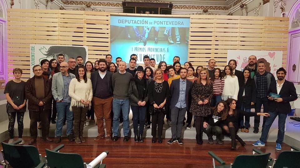 guiategalicia's tweet photo. Emocionados 🙂 polo #2Premio categoría #blogue recibido onte nos #PremiosProvinciaisXuventude. 
Parabéns aos compis de @aernobriga e @liladice Grazas á @depo_es pola súa aposta pol@s moz@s @xoseleal @carmelasilva @DignaRRivas https://t.co/OhLKLibGZf