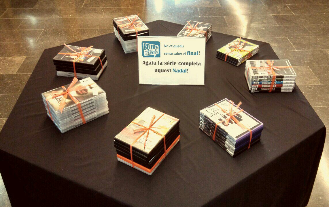 bibliotecaSPM's tweet photo. Aquest #Nadal emporta’t una sèrie sencera! No la deixis escapar! #oferta #festes #sofàimanta https://t.co/DKfvPMA6yE