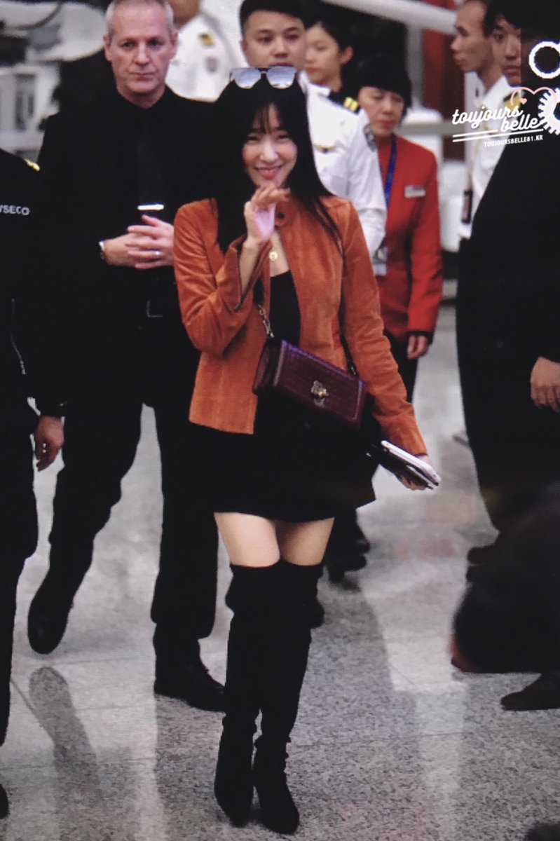 81toujoursbelle's tweet photo. 171130 HKG✈️#티파니 #TIFFANY https://t.co/P2GbQGSjwS