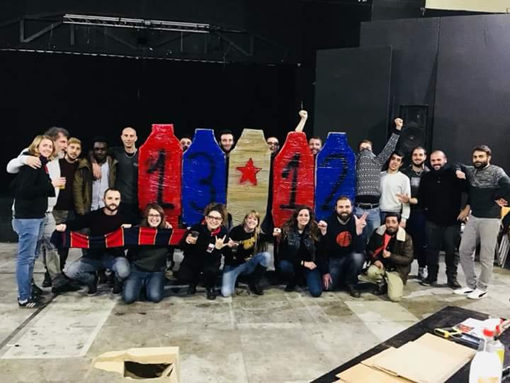 AtlSanLorenzo's tweet photo. ci servivano le barriere per provare i calci di punizione in allenamento,
dovevamo comprarle, 
ma poi ci siamo detti:
perché non le famo noi?
i ragazzi della prima squadra, si sono messi all’opera
questo è il risultato!
questo è l’#AtleticoSanLorenzo!
questo è lo #sportpopolare! https://t.co/CDFhvBJhLk