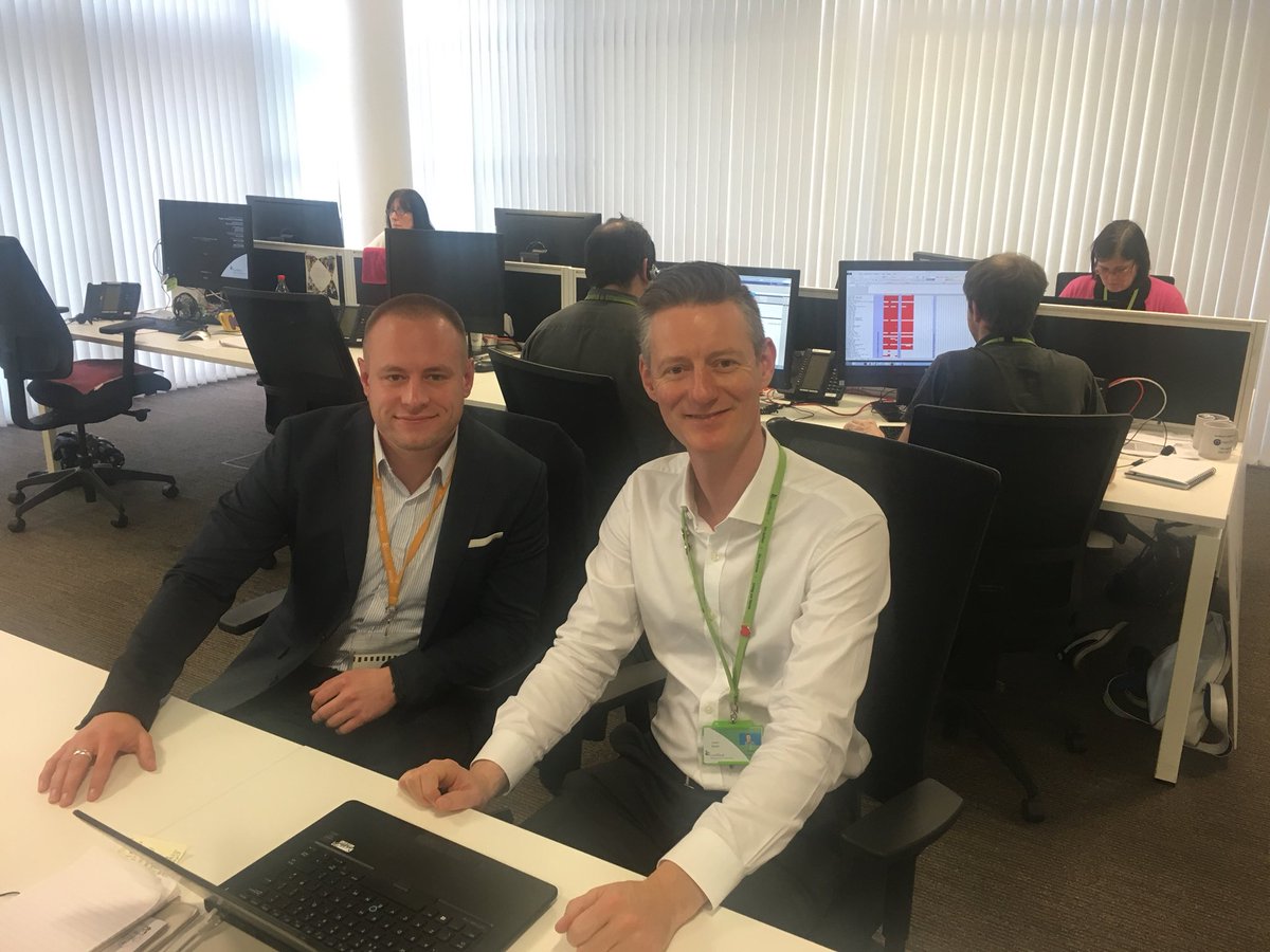 DMCold's tweet image. Busy day in @Carillionplc Customer Experience Centre! Great to have Dan spending time with us to co-drive positive change! #WeImprove
