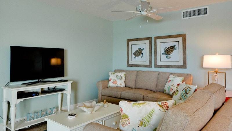 IslandReal's tweet image. Coquina Beach Club has a few Winter dates open! Escape the cold with a beach front getaway to #AnnaMariaIsland! buff.ly/2ArHzyE #ThursdayThoughts #LoveFL #FloridaVacation