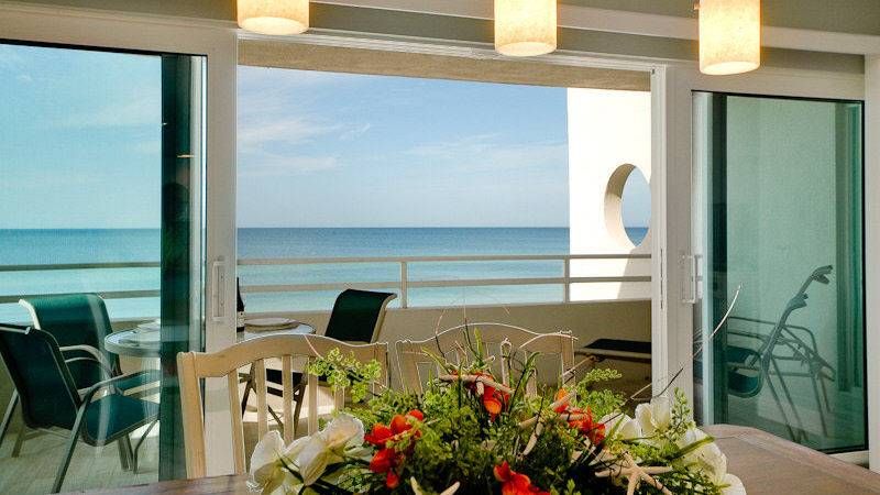 IslandReal's tweet image. Coquina Beach Club has a few Winter dates open! Escape the cold with a beach front getaway to #AnnaMariaIsland! buff.ly/2ArHzyE #ThursdayThoughts #LoveFL #FloridaVacation