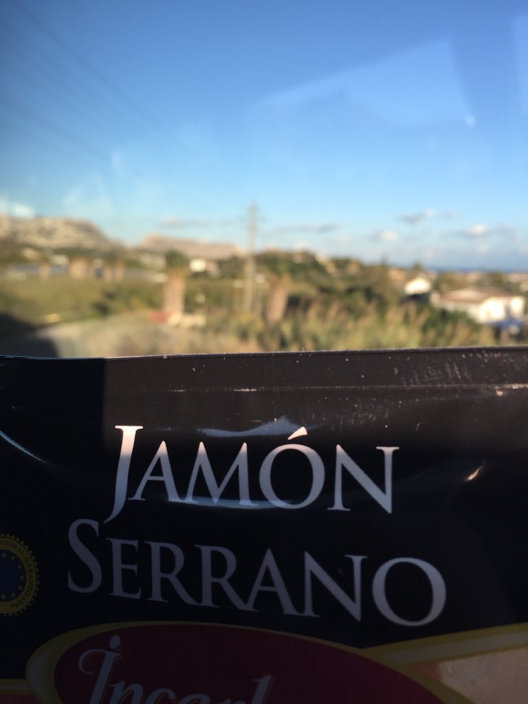 MagnusGarung's tweet photo. Busstur mot kamp 3/6 på årets høsttur. Totalt 3,5 time i buss tur/retur (for n’te gang de siste årene) for å se Valencia-Zaragoza! Jamón serrano gjør reisen bedre!
@LaLigaLocaPod #lllFord
(Sorry gutta - kommer nok noen tags de neste dagene) https://t.co/u6eOFU4kMR