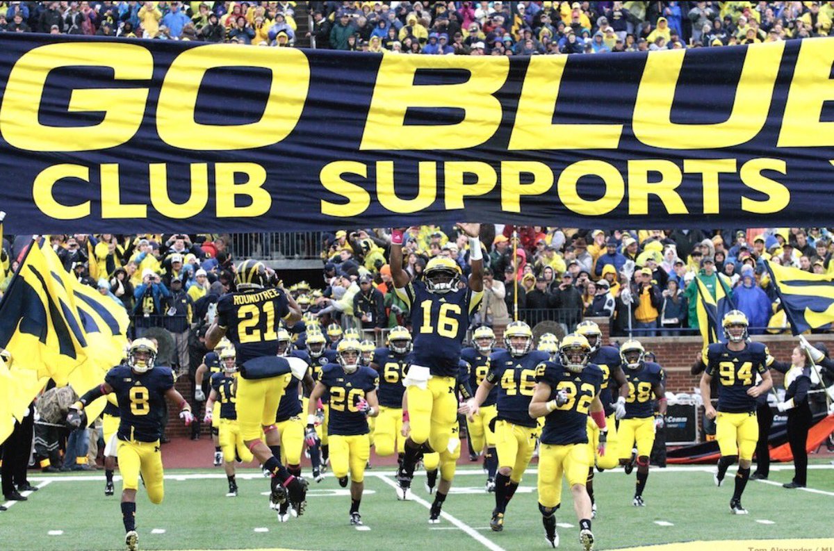 TPhommachanh_7's tweet photo. Extremely blessed to receive an offer from the University Of Michigan #GOBLUE 〽️🔵 @Day1toD1 @UMichFootball https://t.co/tK26vxd1Er
