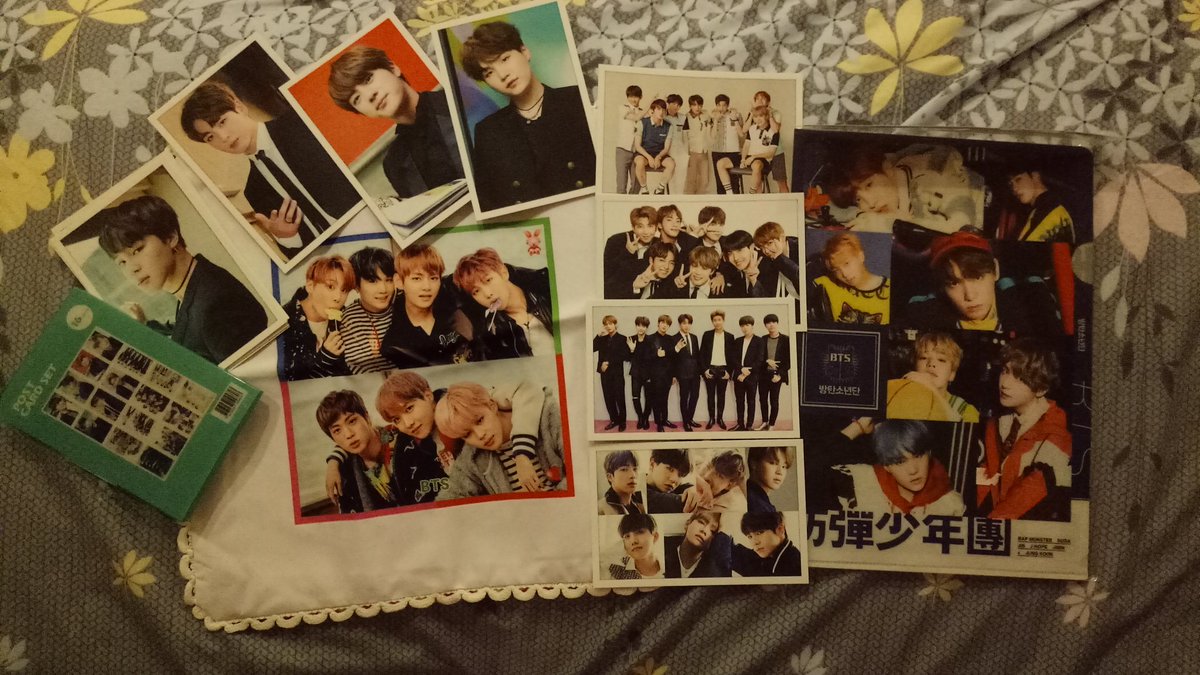 wittyKRY's tweet photo. Look what I got from SKorea! Hahahaa! Giving me so much kilig to the bones! Thanks sa nagpasalubong! Saranghaeyo!! Ending November with so much bliss! 😍😍
#BTS #Bangtan #BTSARMY #pillowcase #postcardset #fileholder https://t.co/ftBhJOXZIU