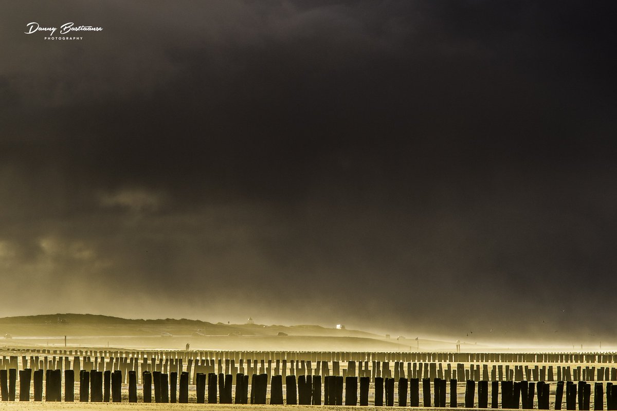 'When the sky is Angry!'   #domburg #beach <a href="/weeropwalcheren/">weeropwalcheren</a> <a href="/BuienRadarNL/">Buienradar</a>