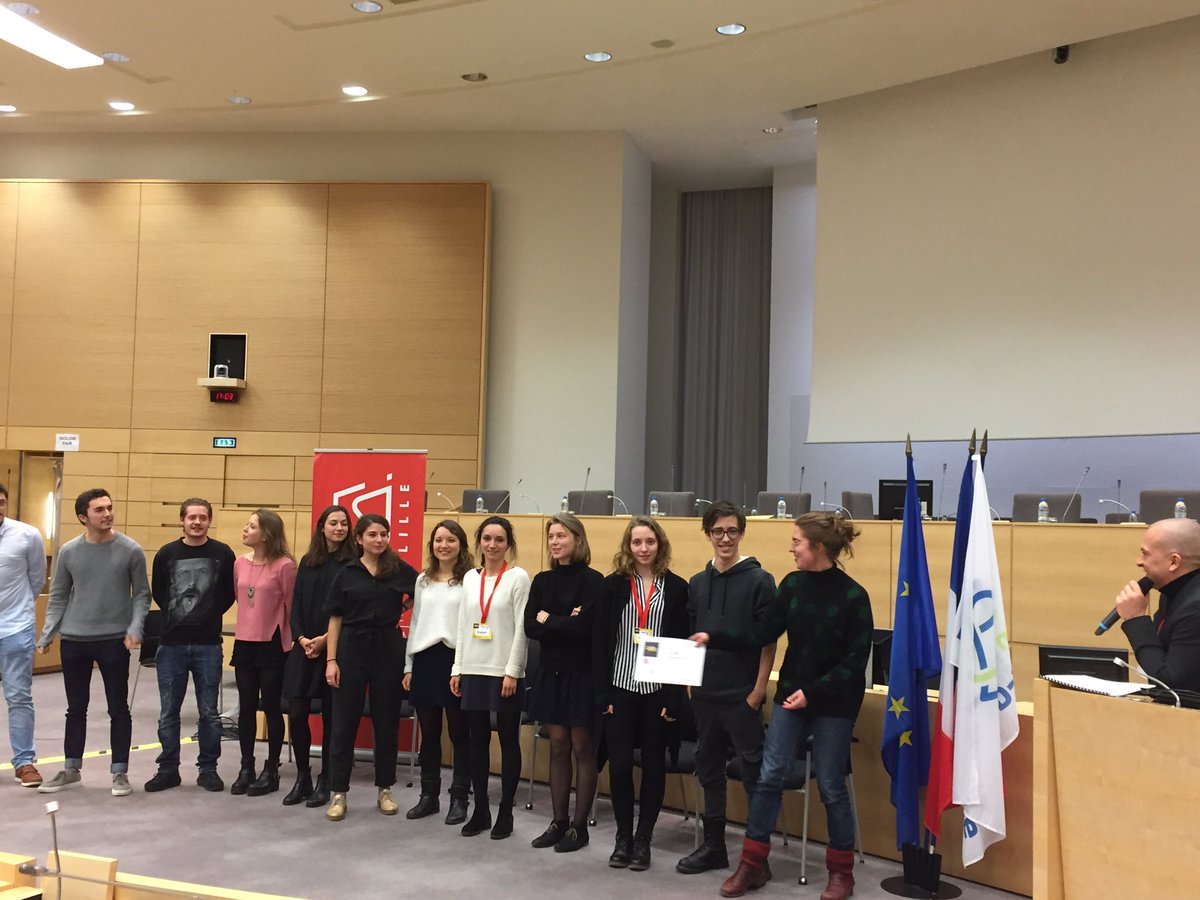 ESJLille's tweet photo. 🍾🍾🍾 BRAVO aux 3 groupes gagnants de cette session #MedialabESJ : Hors la loi, Tacticlub et Actua'Lisez 🍾🍾🍾 https://t.co/kJFbpLgtK7