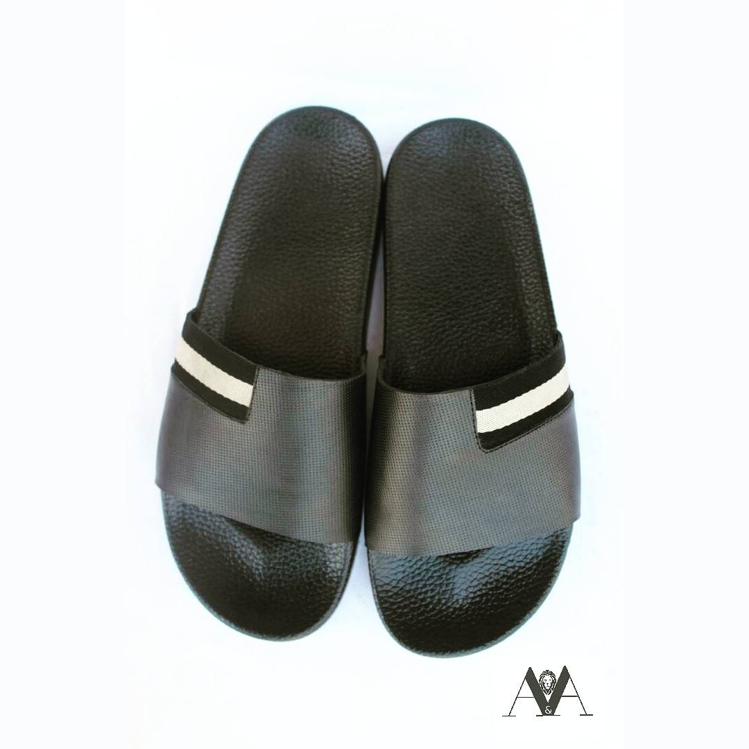 ArmadilloFour's tweet photo. Introducing the new A&A slides A&A
#WalkingMadeSimple #MadeInNigeria #proudlyNigerian π³π¬ https://t.co/DUd7nDYTDo