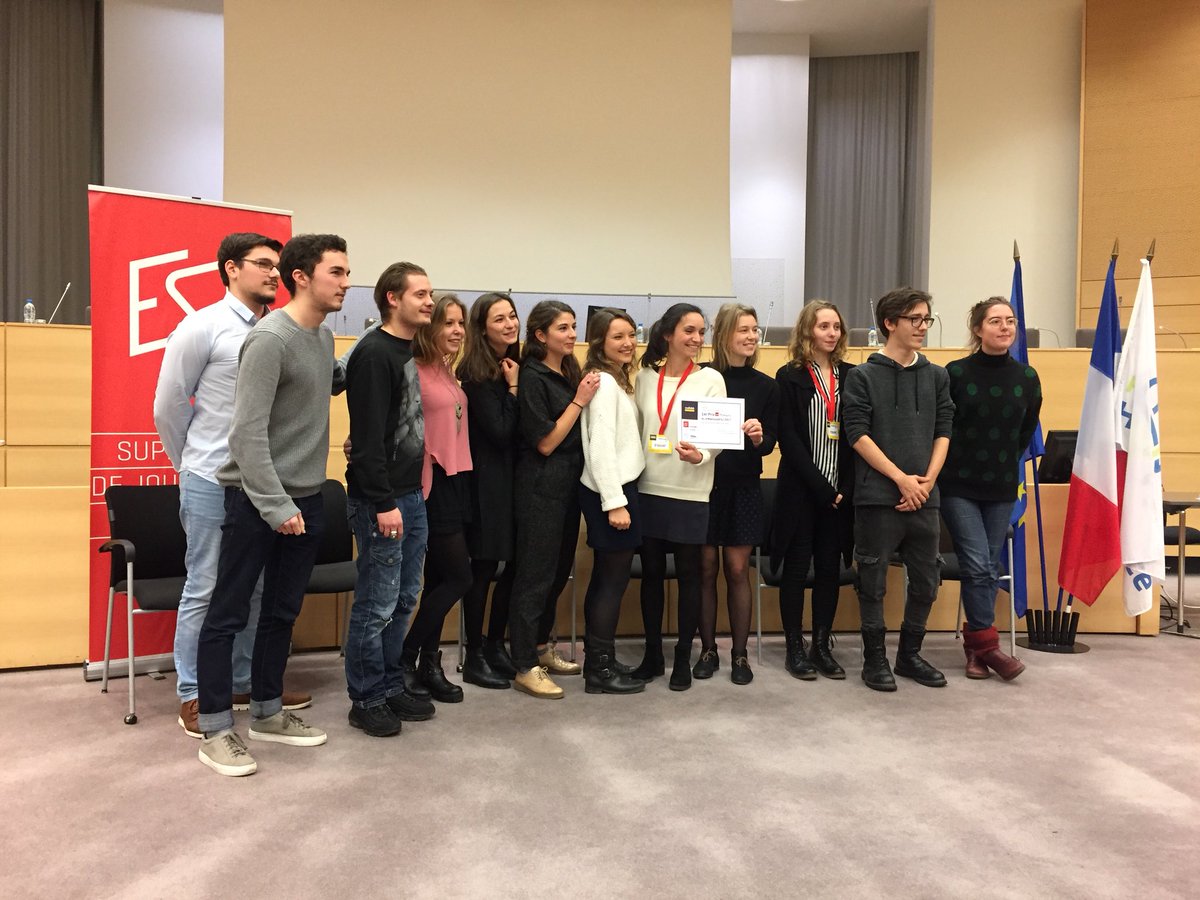 nicocre's tweet photo. Hors-la-loi, Tacticlub et Actualisez, lauréats de la session 2017 du #MedialabESJ. Bravo et au boulot ! https://t.co/dQsXXyoFrR