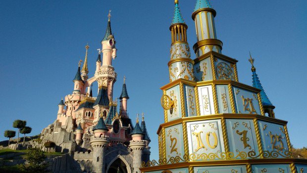 parkerlebnis's tweet image. Disneyland Paris präsentiert 2017 einen vier Meter hohen Adventskalender parkerlebnis.de/disenyland-par…