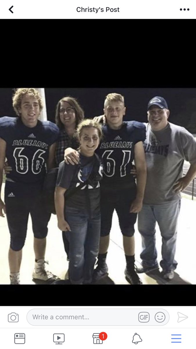 t__monty's tweet photo. Take the picture. #UkeleStrong 💛 https://t.co/36GHTasFt7