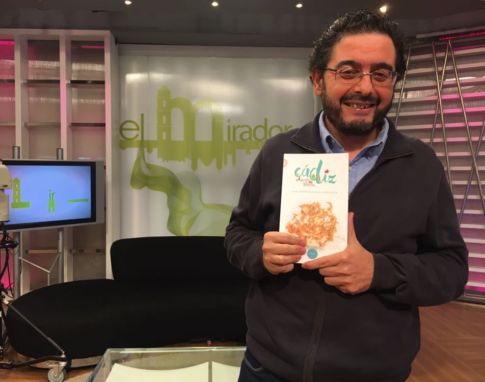 El periodista Pepe Monforte ha sido el encargado de elaborar la guía gastronómica de la provincia de Cádiz, pauta muy valiosa gracias a nuestra  Diputación