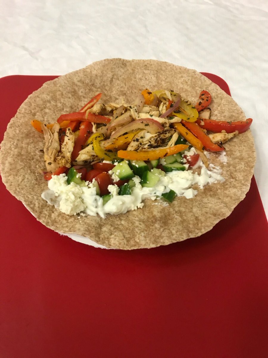 LimestoneDSB's tweet photo. #cookingwithQ @CatWoodsES_LDSB today’s lesson Mediterranean chicken wraps &amp; dessert. Mobile culinary program fueled by @KFLAHealthyKids @KFLAPH 
Wish you were here. 😁#bestyearyet https://t.co/Y8VBi25ItC
