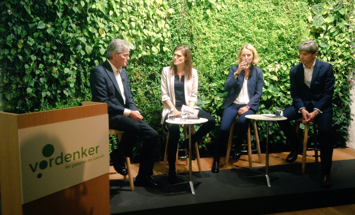 Als nächstes: Podiumsdiskussion mit <a href="/JoeKaeser/">Joe Kaeser</a>, @leasteinacker, <a href="/mmeckel/">miriam meckel</a> und  #bcg Chef Carsten Kratz. #vordenker